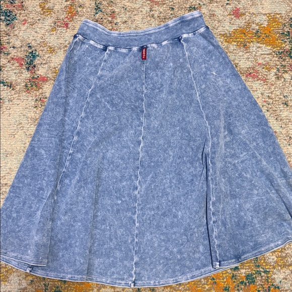 Hard tail skirt - Picture 4 of 6